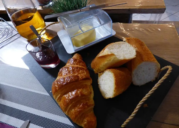 Les Petites Brosses Bed and breakfast